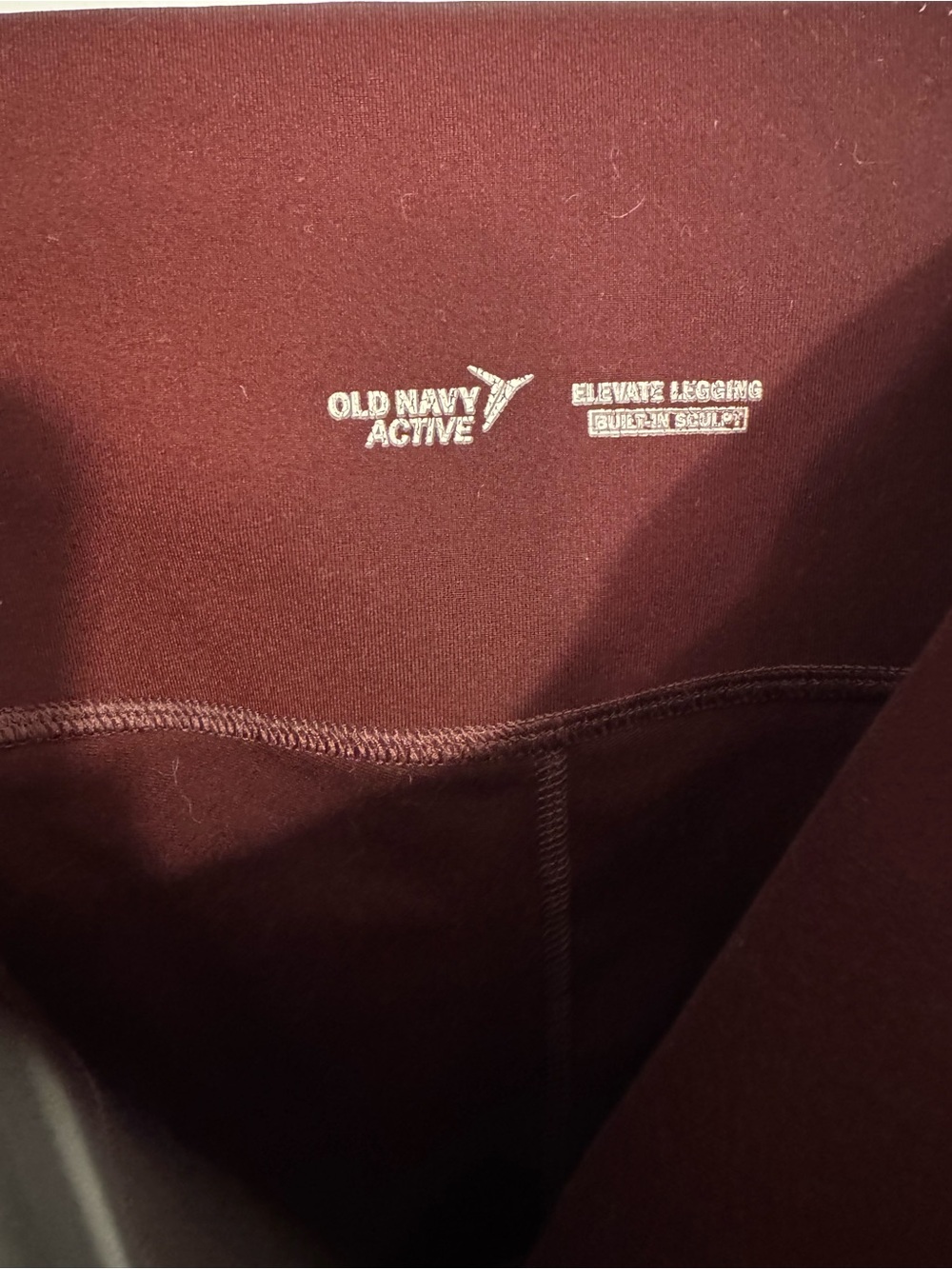 Old Navy Active Elevated Legging in Burgundy - Picture 3 of 5